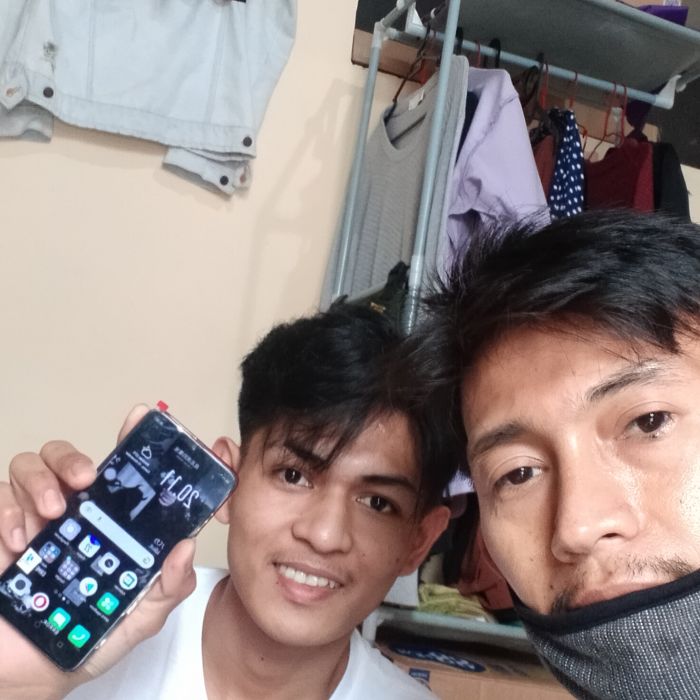 Service HP Android Oppo F9 Oppo f9 warna merah masalah Ganti LCD. Spek RAM 4 GB. Spek Internal Storage 128 GB. Kondisi android saat ini :  Mesin menyala namun layar gelap, Masih ingat akun Google, Masih ada dus dengan IMEI yang sama dengan HP