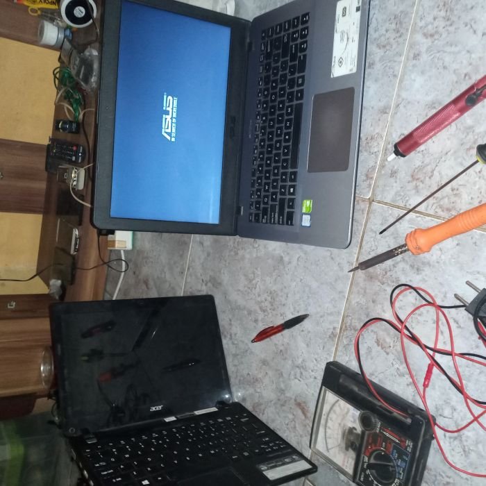 Service laptop asus Vivobook A442U masalah Cepat panas, laptop lambat, harus di charge terus menerus. Kondisi laptop saat ini :  Umur pakai 4 tahun