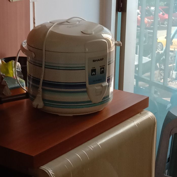 Service rice cooker Sharp KS-N18ME-L masalah Rice cooker tidak bisa dinyalakan