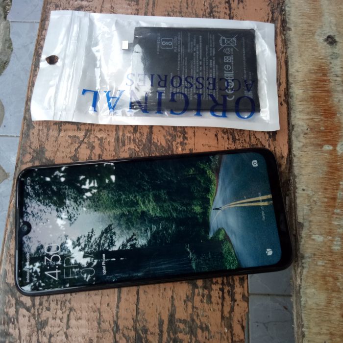 Service HP Android Xiaomi redmi note 7 hitam masalah , Baterai Kembung . Ganti Baterai
