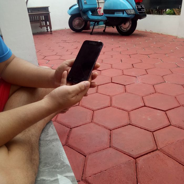 Service HP Android samsung Samsung j7 pro masalah , Lcd tdk ada gambar. Spek RAM 256 MB. Spek Internal Storage 32 GB. Kondisi android saat ini : Mesin menyala namun layar gelap, Lupa akun Google, Masih ada dus dengan IMEI yang sama dengan HP