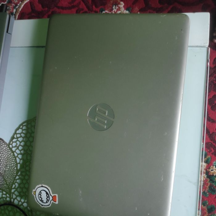 Service laptop hp HP Notebook - 14s-cf1047tx masalah , Laptop tidak mau menyala dan ada suara buzzing dari dalam mesinnya. Kondisi laptop saat ini : Mesin nyala namun tidak tampil ke layar,