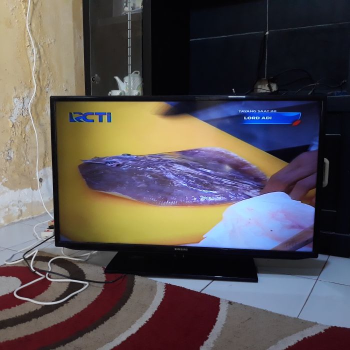 Service tv Samsung UA40EH5000M / 42 inchi masalah , Gambar TV gelap