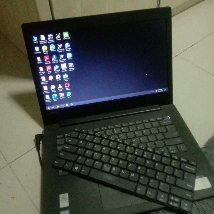 Service laptop Lenovo Ideapad 320 masalah laptop tidak pernah dipakai, ketika dinyalakan tidak bisa nyala. Kondisi laptop saat ini :  Tidak bisa masuk OS,