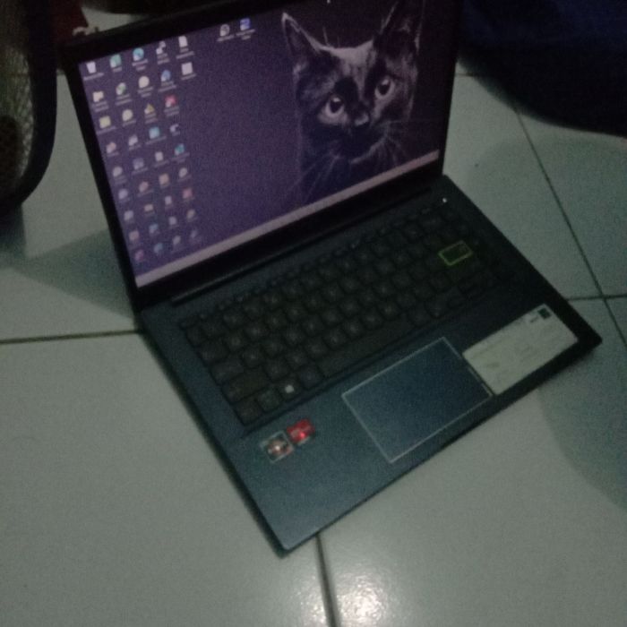 Service laptop asus m413d L6N0CX16215526D masalah Terkena Air (Water Damage). Kondisi laptop saat ini :  Mati total, Pernah kena air, Umur pakai 1 tahun