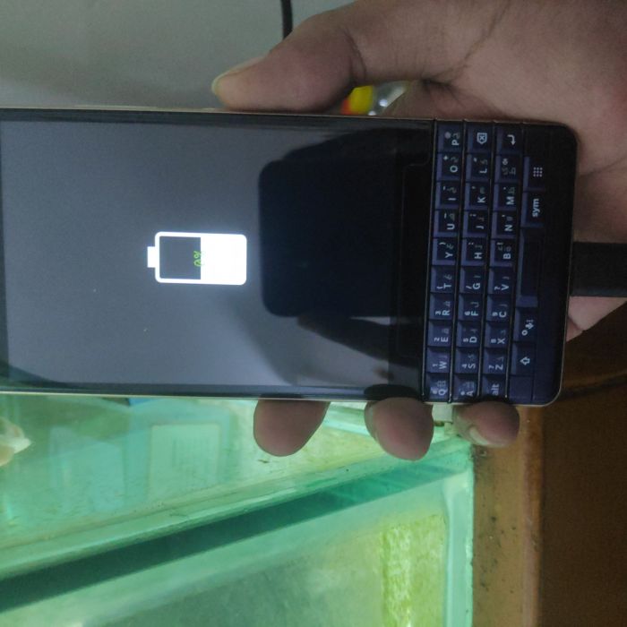 Service HP Android Blackberry key2 le Blackberry key 2 Le masalah , . Ganti Baterai Baterai Kembung . Ganti Baterai