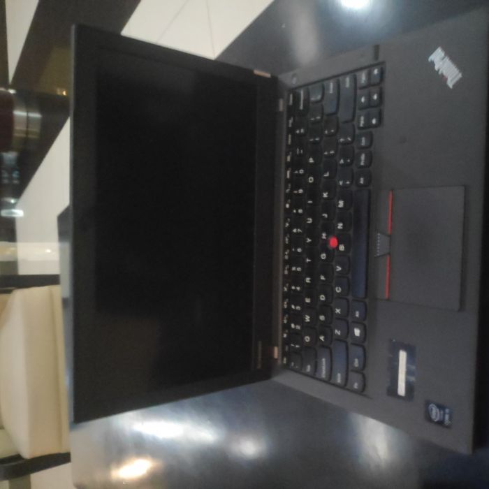 Service laptop Thinkpad lenovo Lenovo x250 masalah , Laptop nyala tp monitor mati. Kondisi laptop saat ini : Menyala namun layar bermasalah,