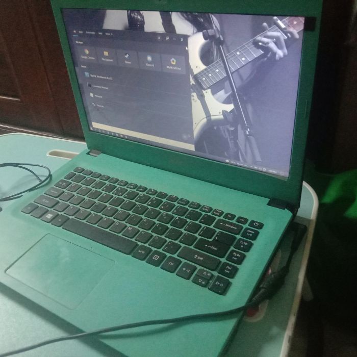 Service laptop acer Acer E5-474G masalah Laptopnya nggak mau masuk, cuma sampe logo terus matu. Kondisi laptop saat ini :  Tidak bisa masuk OS,