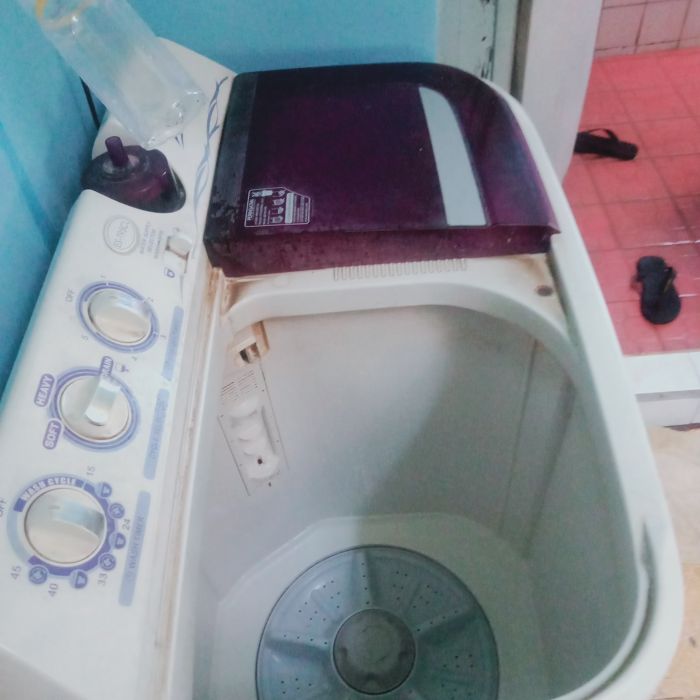 Service mesin cuci Sharp es-t95cL ES-T95CL masalah , Mohon bantuan pak, air terus keluar dr selang pembuangan pdhl sudah ditutup katupnya, terima kasih
Mesin cuci bocor atau merembes