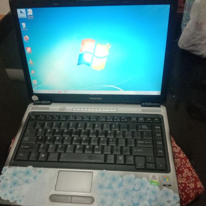 Service laptop Toshiba Satellite L310 masalah Kerusakan IC Power. Kondisi laptop saat ini :  Mati total, Umur pakai 14 tahun