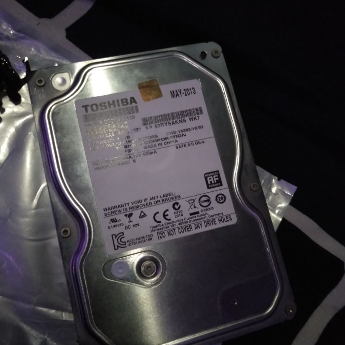 Service harddisk Toshiba Disk Drive : DT01ACA100 || S/N : 53RYSAKNS WK7 1 TB masalah Penyelamatan Data (Recovery Data) harddisk tidak terdetek dan head rusak (kasus berat). 1 TB. Kondisi harddisk : Tidak Terdetek di Laptop PC. Belum pernah dibongkar. Butuh data, harddisk bersedia dibongkar, harddisk jadi rusak atau tidak terdetek tid