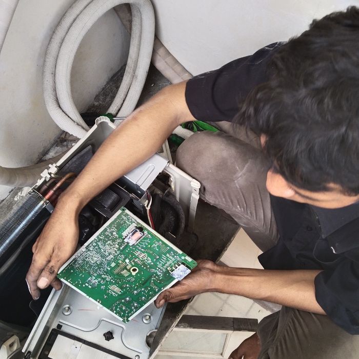 Service ac Daikin flash inverter 1 PK (FTKQ25SVM4) masalah , AC Kurang Dingin . Perawatan Cuci AC (Pembersihan AC)