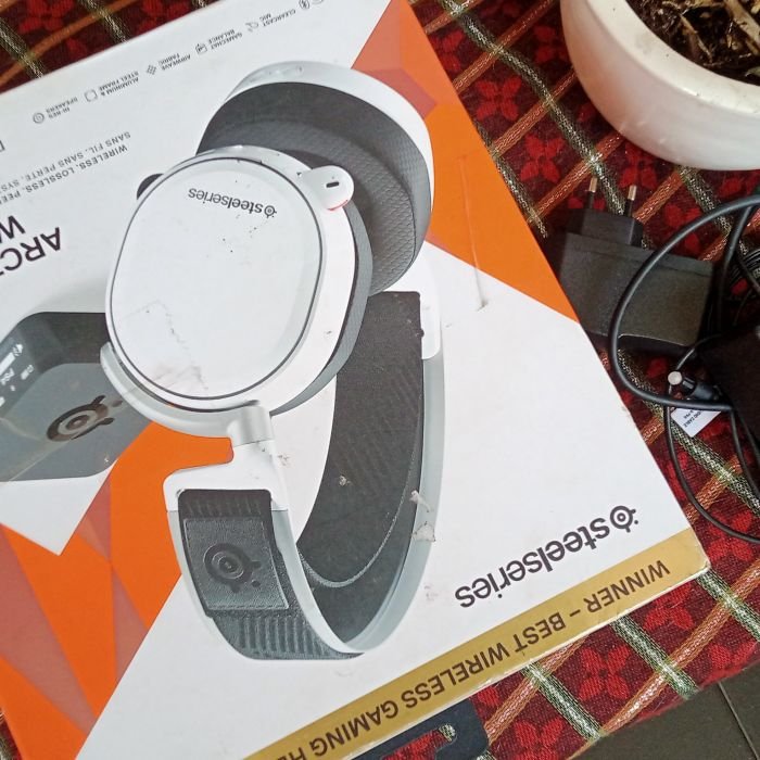 Service headphone steelseries Artics pro wireless masalah tidak menyala