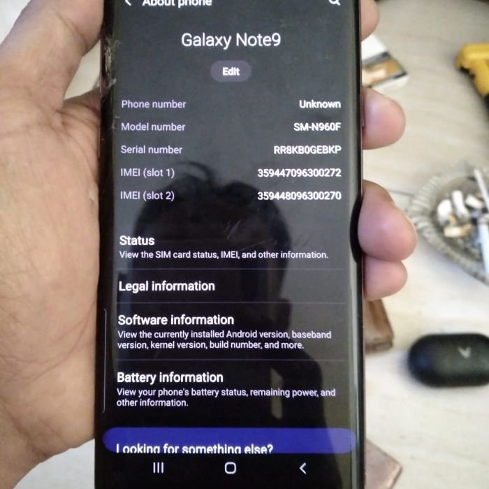 Service HP Android samsung Galaxy note 9 masalah Layar kedip2 abis kecemplung air di wastafel. Spek RAM 256 MB. Spek Internal Storage 8 GB. Kondisi android saat ini :  Mesin menyala namun layar gelap, Pernah kena air, Masih ingat akun Google, Dus sudah dibuang