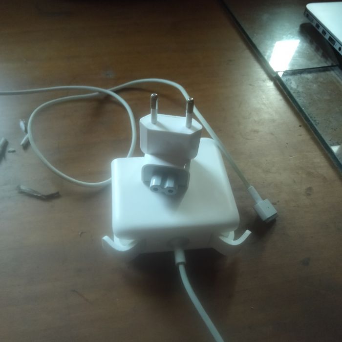 Service magsafe magsafe 60 watt masalah Kabel putus. Port bentuk T Port gosong dan ada pin yang tenggelam