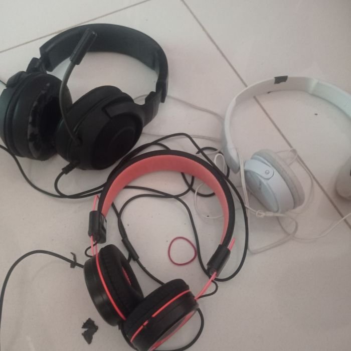 Service headphone razer Kraken X wired masalah Bagian penyangga headphone yang berfungsi melebarkan headphone patah