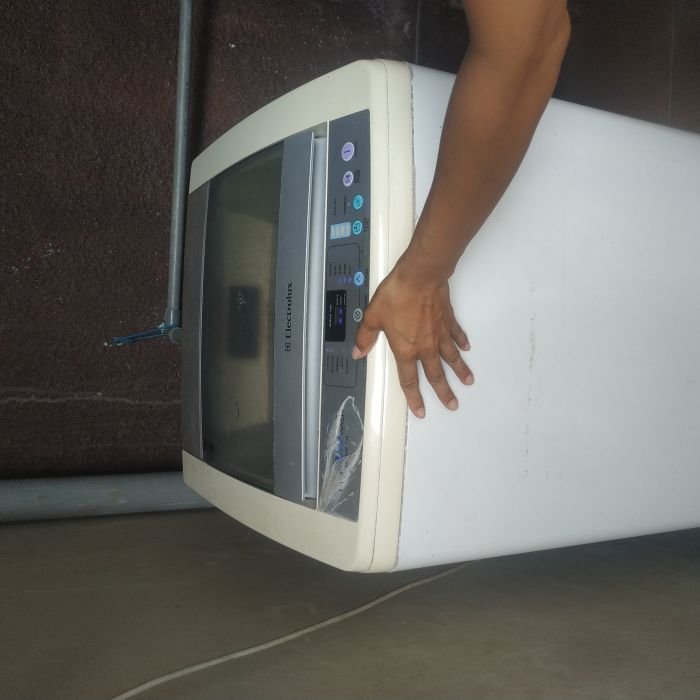 Service mesin cuci Electrolux EWT704S masalah Mesin cuci nyala tapi tidak berputar layar menampilkan kode EA  Layar yang menampilkan siklus kerja mesin cuci tidak berfungsi