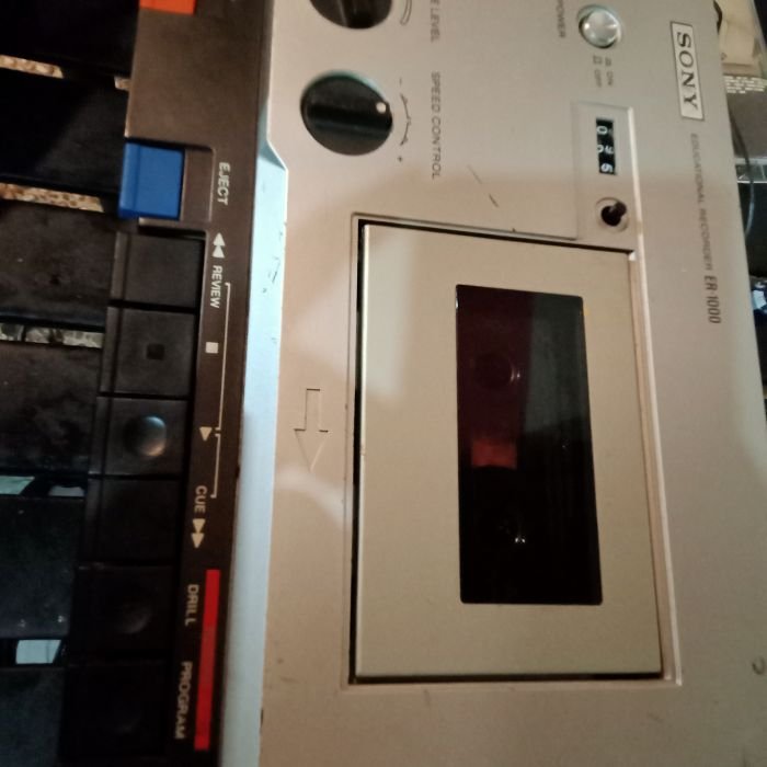 Service radio Sony ER-1000 ER-1000 masalah Ini tape cassette deck min, sepertinya masalah di karet belt-nya