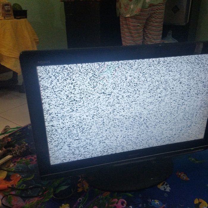 Service tv Samsung LC-32L407I masalah TV muncul garis-garis dan warna aneh
