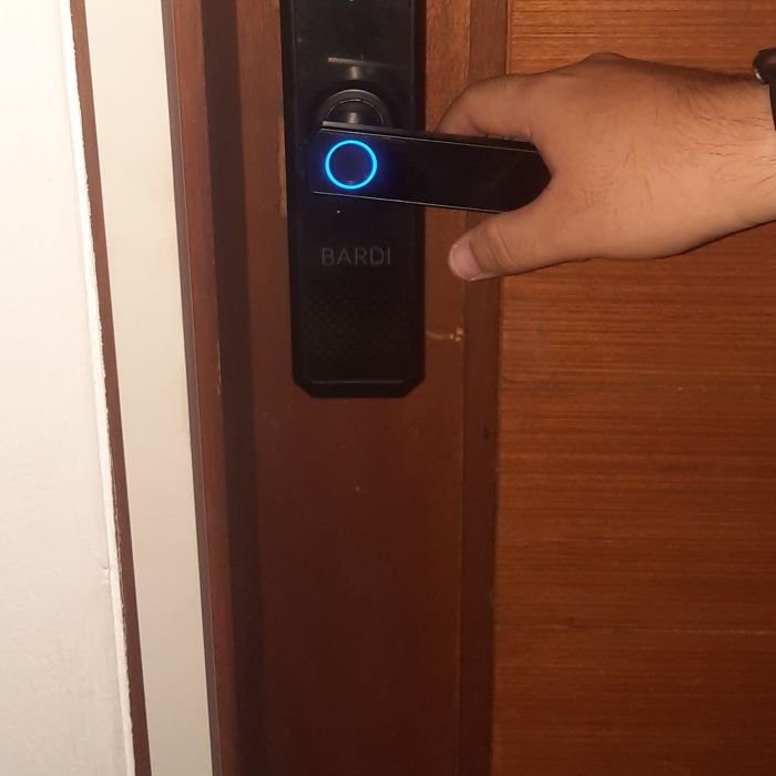 Service alarm Bardi Smart Door Lock Fingerprint masalah Pasang Smart Door Lock Bardi