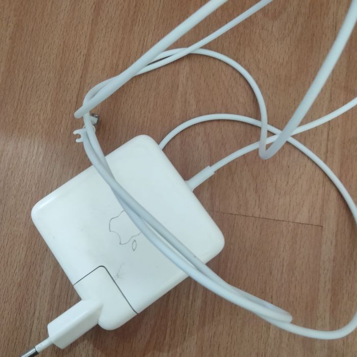 Service magsafe magsafe 60 watt masalah Kerusakan Kabel. Port bentuk L Port masih normal