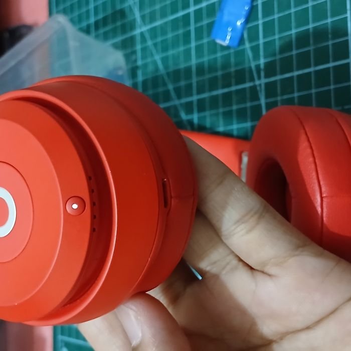 Service headphone Beats by dr. Dre solo masalah tidak mau nge charge