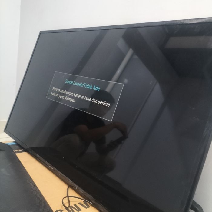 Service tv Samsung tidak tau masalah Saat dinyalakan agak redup tampilannya, Cek dahulu saja (belum servis)