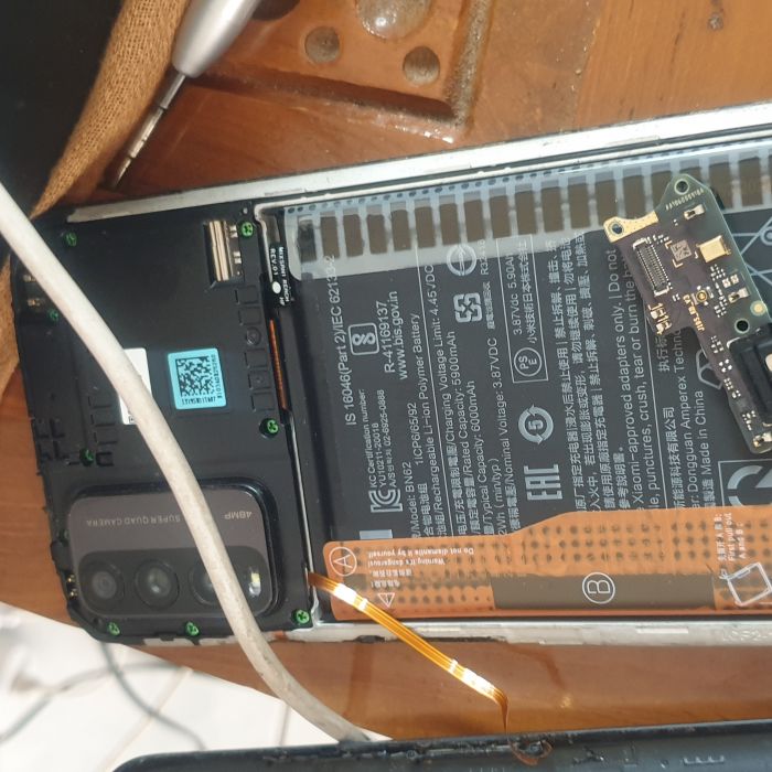 Service HP Android Xiaomi 9T masalah HP tdk mau di cas saat tombol power di tekan lama muncul logo batrai lemah, Cek dahulu saja (belum servis)