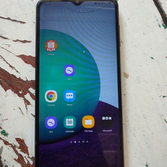 Service HP Android samsung A 02 masalah Tombol power nya rusak . Jadi hp saya tidak bisa di nyalakan.  Hanya itu saja permasalahannya . Saya butuh di kerjakan nya di rumah saya tidak perlu di bawa ke workshop apakah bisa ?, Mati Total