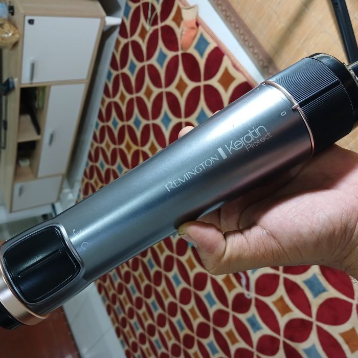 Service hairdryer Remington Rotating air styler masalah Plat panas di dalamnya menyala api saat dicolok listrik. Sempat cek ke service center asli sepertinya motor rusak tp lg tdk ada stock motor., Cek dahulu saja (belum servis)