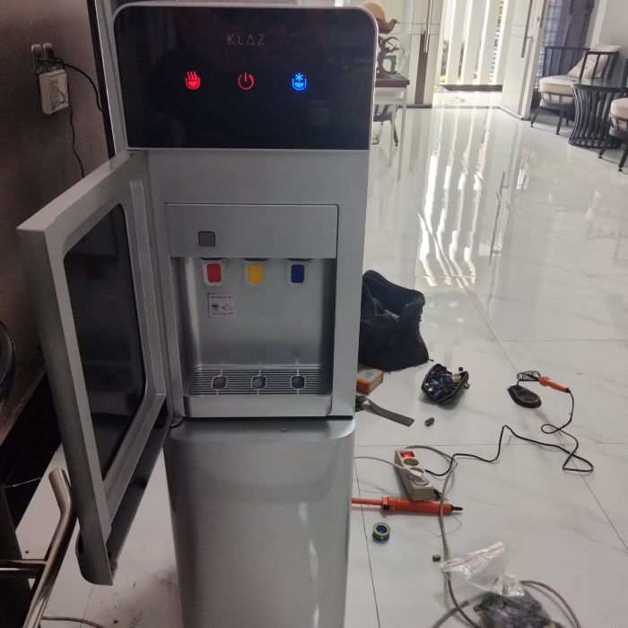 Service dispenser Dispenser merk Klaz tidak tau masalah Air es tiba2 panas.. stelah dimatikan tombol air dinginnya air yg biasa menjadi agak panas, Dispenser Mati Total