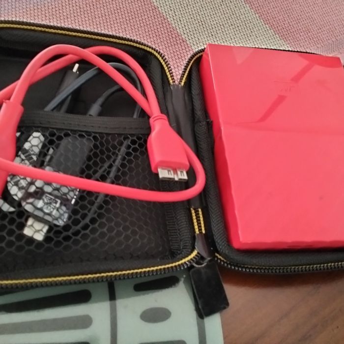 Service harddisk wd WX41D77D4H5T masalah Hdd masih ke detect di laptop, tp tdk bisa diakses. Ada bunyi krek2 dr hdd. Sebelumnya jatuh 1x. Setelah jatuh msh bs diakses tp transfer data sangat lambat, Cek dahulu saja (belum servis)