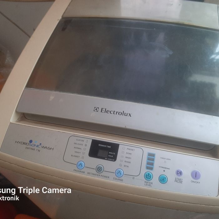 Service mesin cuci Electrolux EWT704 7kg masalah suara spin berisik dan ada rembesan dibawah, Cek dahulu saja (belum servis)