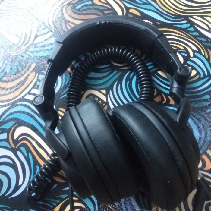 Service headphone Maono MH601 masalah Kabel headphone bisa lepas pasang dan hanya 1 sisi, ketika dicolok di sebelah kanan suara hanya keluar sebelah kanan, jika dicolok yang sebelah kiri suara hanya keluar sebelah kiri, Cek dahulu saja (belum servis)