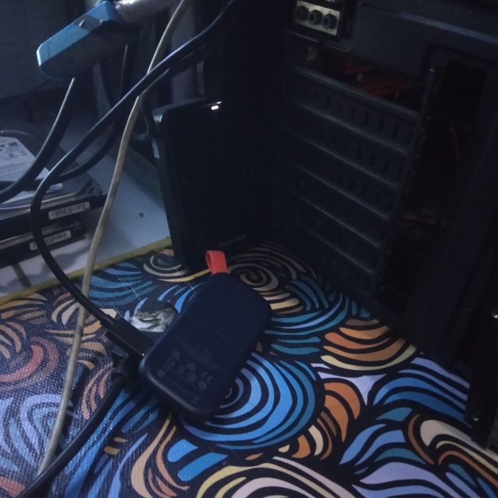 Service harddisk wd tidak tau masalah Harddisk masih terdetek, tapi tidak bisa dibuka, ada error invalid. Dicek di disc management formatnya raw, Penyelamatan Data (Recovery Data) harddisk masih terdetek (kasus ringan)