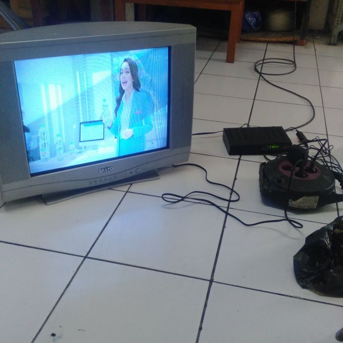 Service tv Sanyo tidak tau masalah Ada gambar ada suara tapi warna hanya hitam putih, Gambar TV bermasalah
