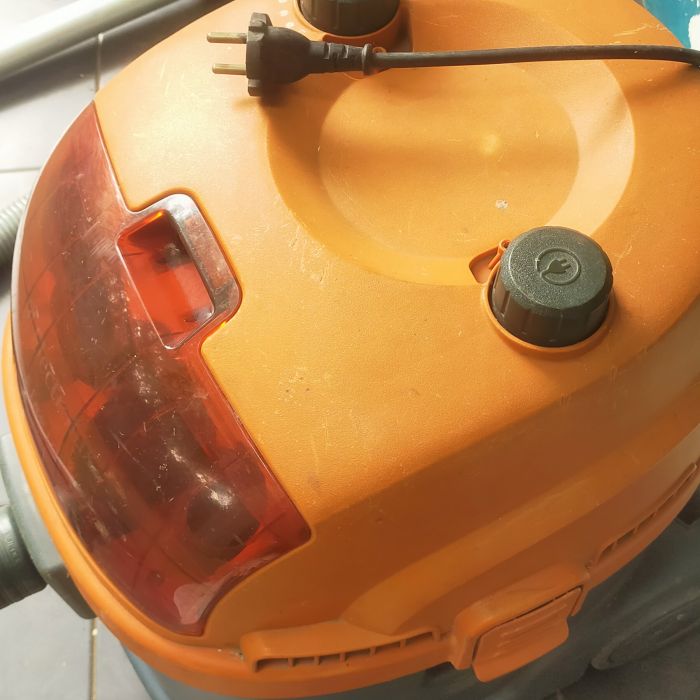 Service vacuum cleaner Krisbow tidak tau masalah lampu indicator charger nyala, tapi vacuumnya tidak bergeral, saya butuh banget urgent inimah aekarang, saya ibu milana yg di arcamanik kemarin benerin microwave, bisa datang segera ya Pak hati ini, Vacuum cleaner mati total