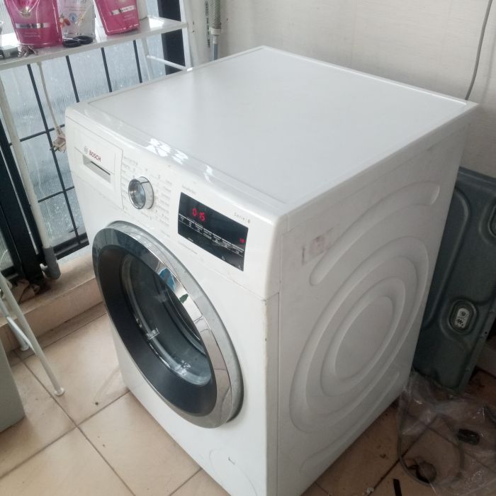 Service mesin cuci Bosch Seri 6 8 kg front load masalah mesin cuci konslet, ada panel board terbakar. panel board dibawa kabur tukang service sebelumnya. mesin cuci kabelnya terbakar dan mati total, Mesin cuci mati total